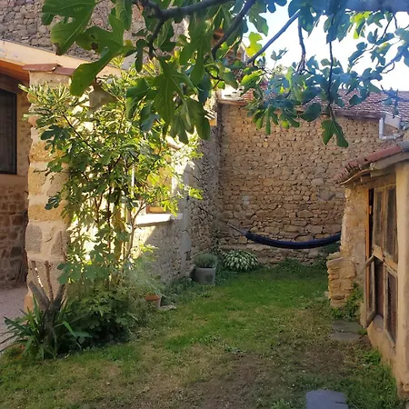 De Caractere Independant Avec Cour Attenante Apartment